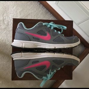 Nike Revolution Running Shoes Gray Pink Blue 488148-002 Women's Size 6.5